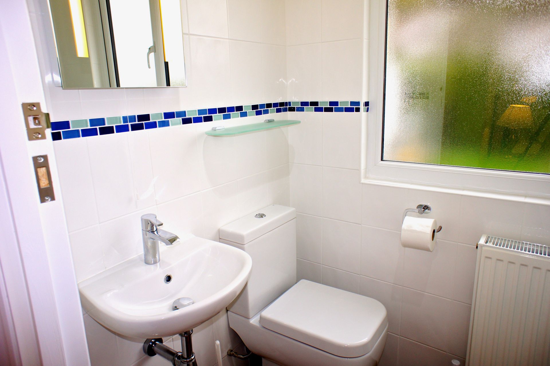 Deep Blue Shore Looe Cornwall - Master Bedroom Ensuite